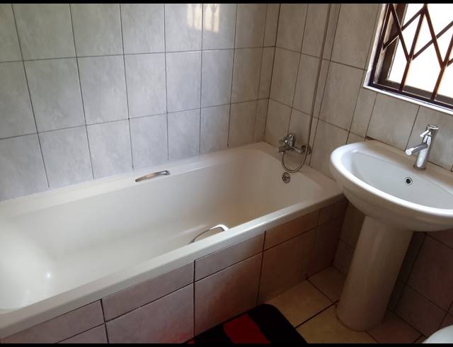 3 BEDROOM FREEHOLD TO LET IN COSMO CITY